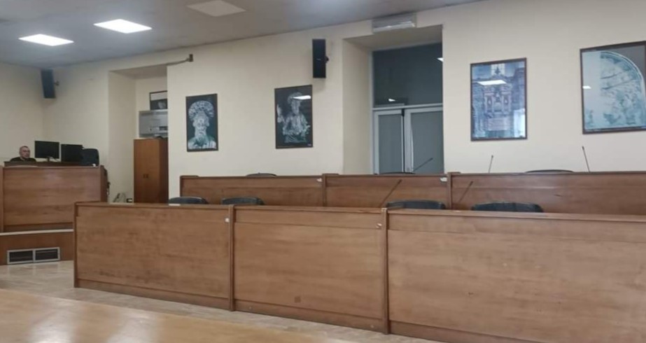 AVERSA: CITTA' ABBANDONATA, SOSPESA TRA AMBIGUITA' POLITICA E IMMOBILISMO