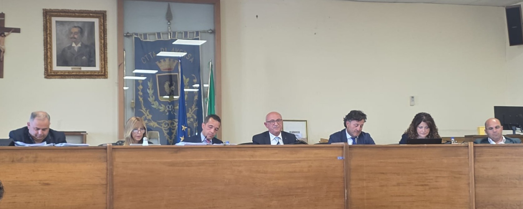 Aversa, il Comune convoca i commercianti per la Notte Rosa. Ma resta il nodo delle risorse economiche