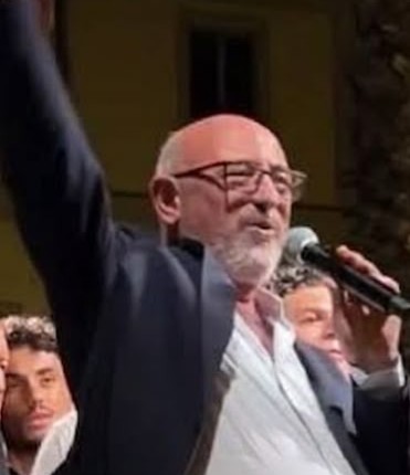 Feste, farina e forca: applausi in piazza, problemi sotto il tappeto